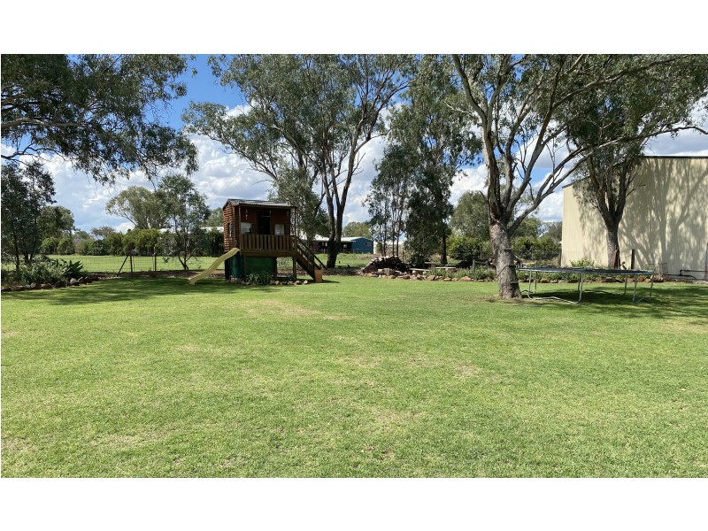 18 Langton Crescent, Oakey QLD 4401