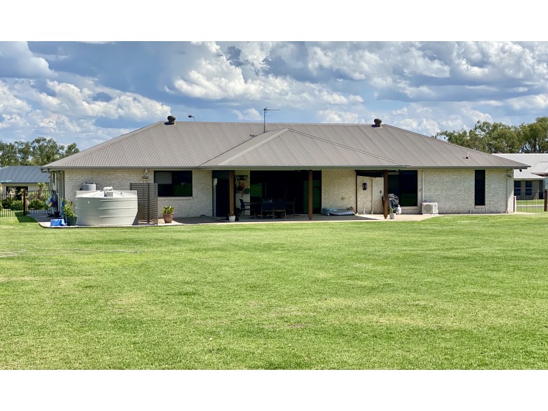 18 Langton Crescent, Oakey QLD 4401