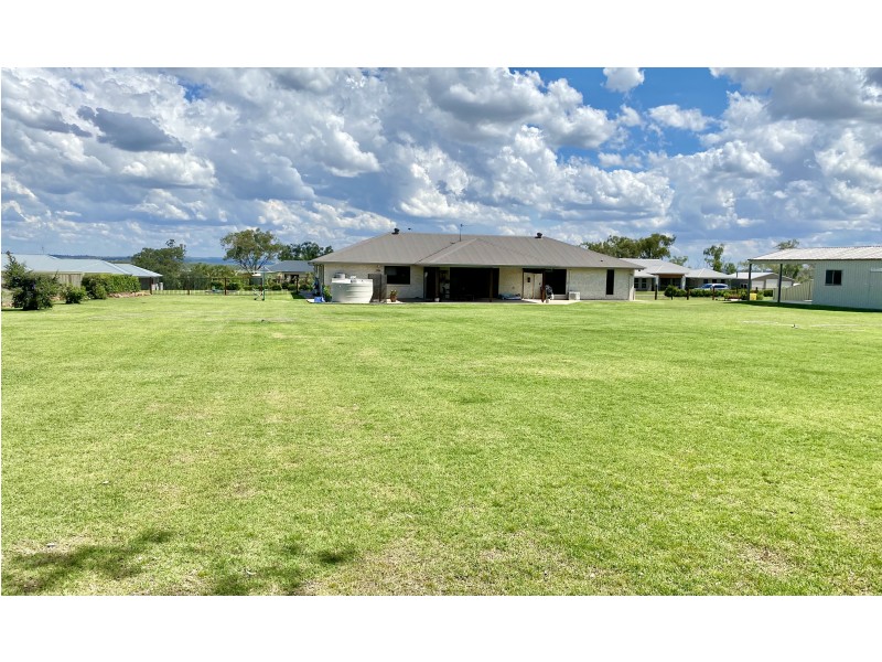 18 Langton Crescent, Oakey QLD 4401