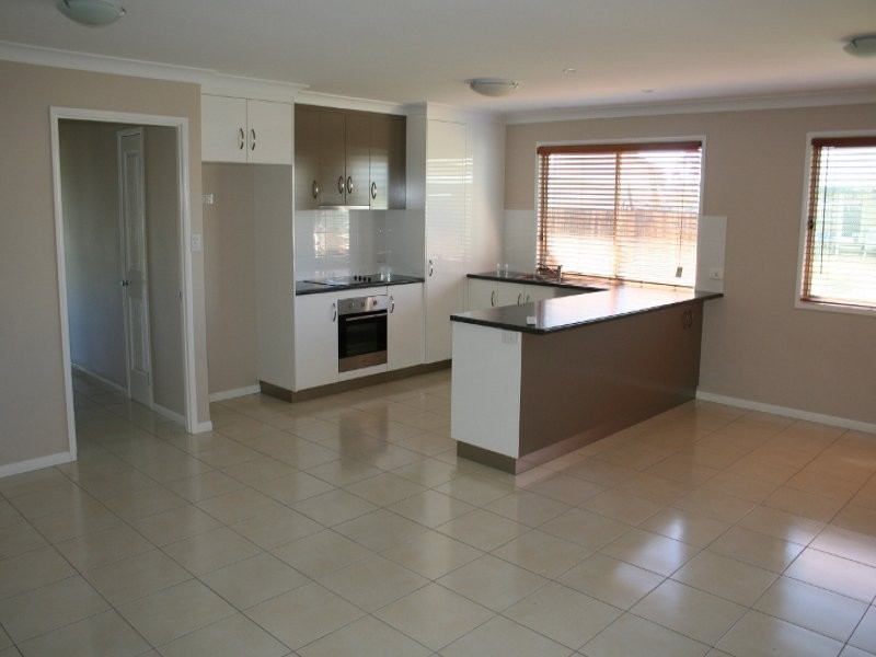 3 Desmond Street, Oakey QLD 4401
