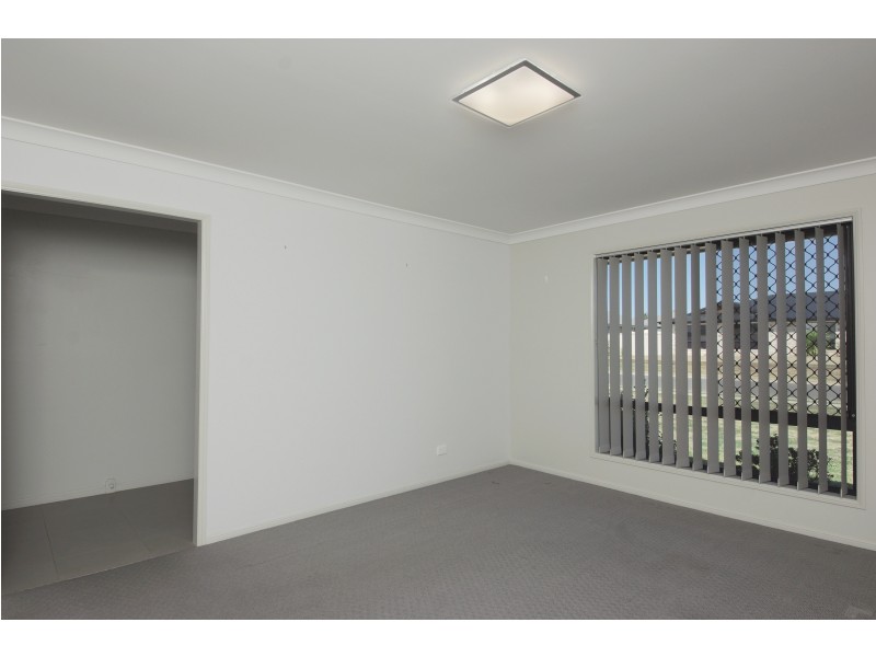 30 Berghofer Drive, Oakey QLD 4401