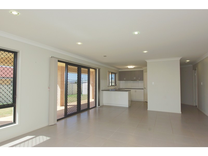 30 Berghofer Drive, Oakey QLD 4401