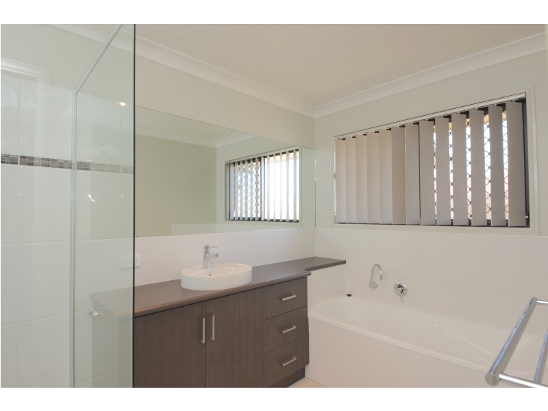 30 Berghofer Drive, Oakey QLD 4401