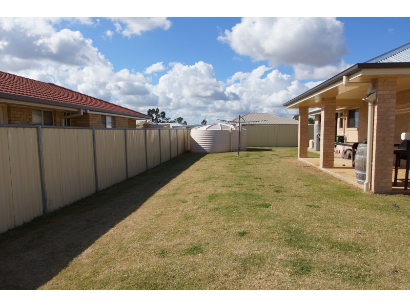 30 Berghofer Drive, Oakey QLD 4401
