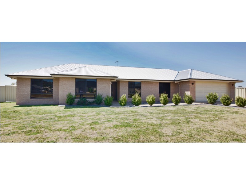 30 Berghofer Drive, Oakey QLD 4401