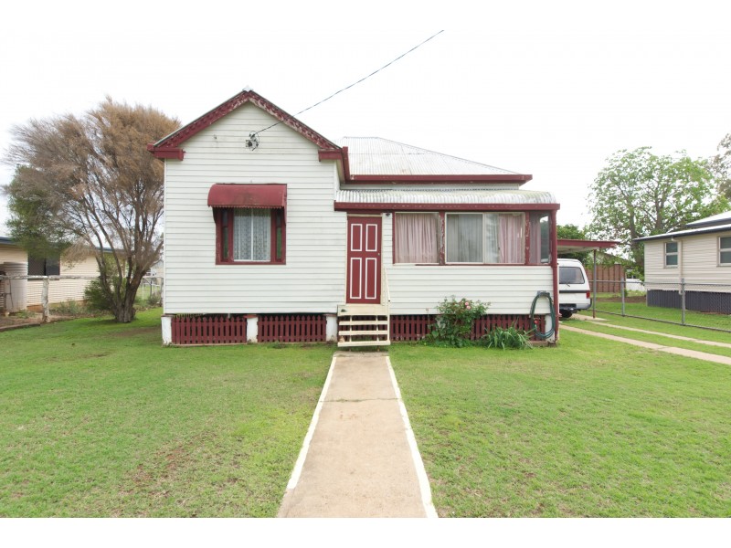 32 Davidson Street, Oakey QLD 4401