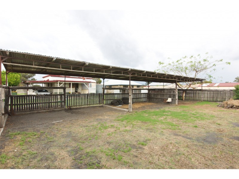 32 Davidson Street, Oakey QLD 4401