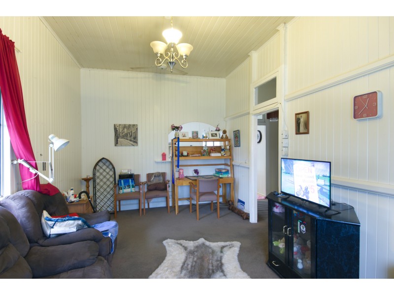 32 Davidson Street, Oakey QLD 4401