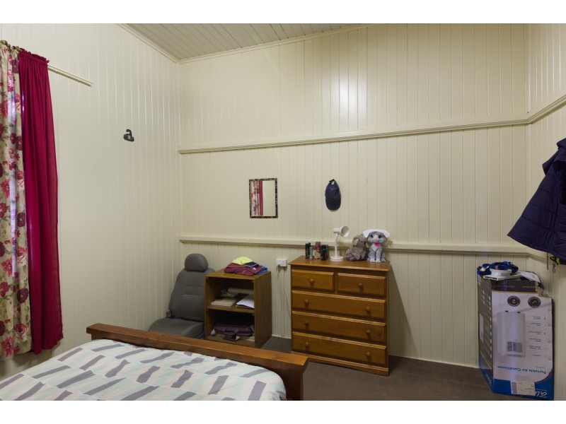 32 Davidson Street, Oakey QLD 4401