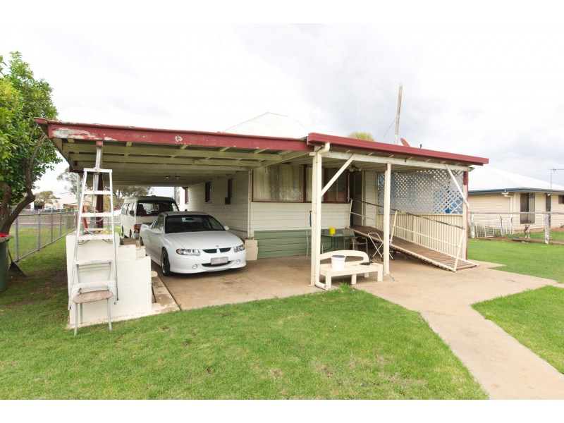 32 Davidson Street, Oakey QLD 4401