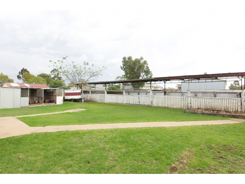 32 Davidson Street, Oakey QLD 4401