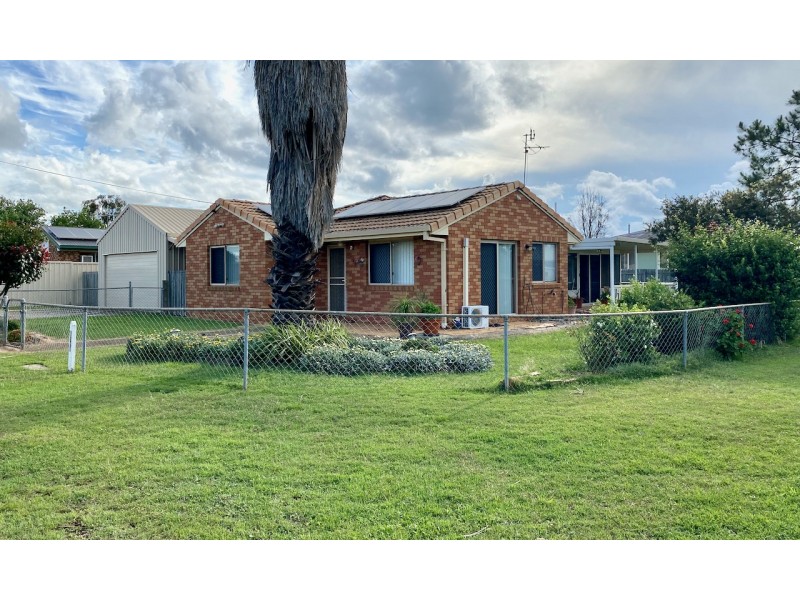 19 Joseph Street, Oakey QLD 4401