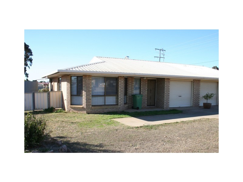 Unit 2/51 Hamlyn Road, Oakey QLD 4401