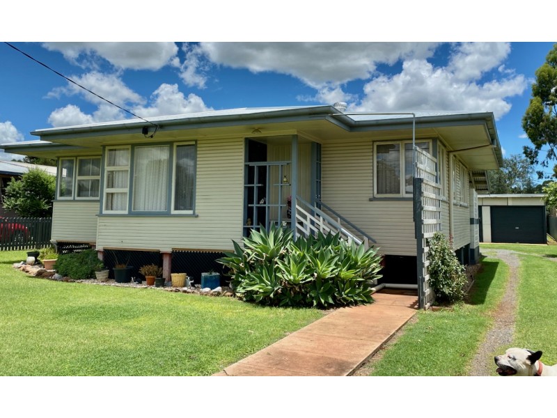 12 Aylmer Street, Oakey QLD 4401