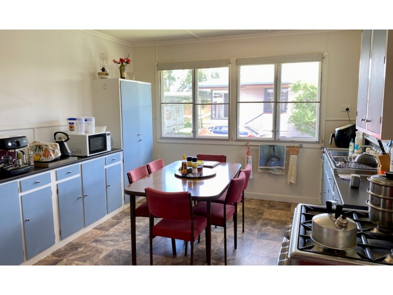 12 Aylmer Street, Oakey QLD 4401
