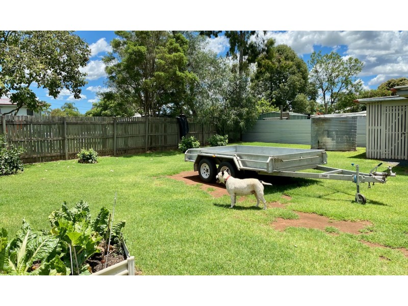 12 Aylmer Street, Oakey QLD 4401