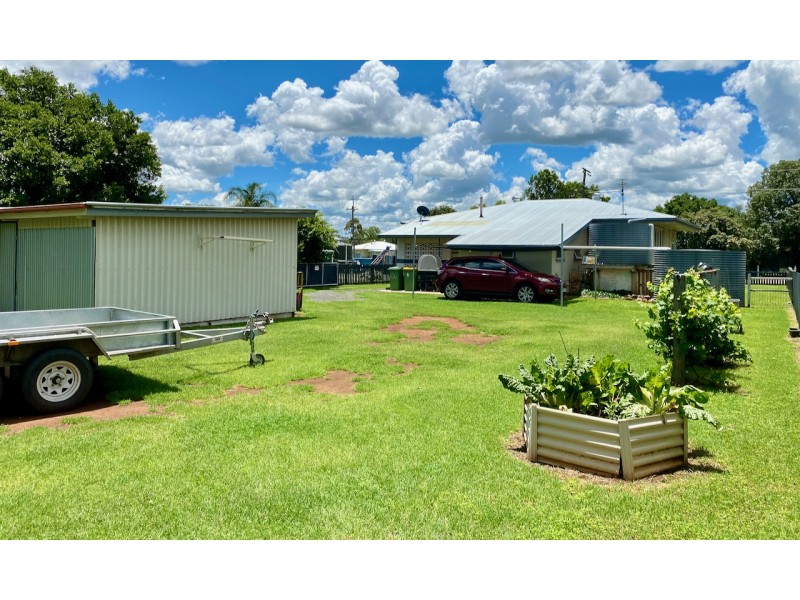 12 Aylmer Street, Oakey QLD 4401