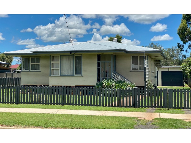 12 Aylmer Street, Oakey QLD 4401