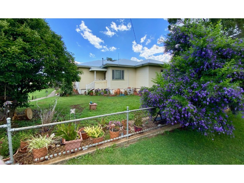 17 Cribb Street, Oakey QLD 4401