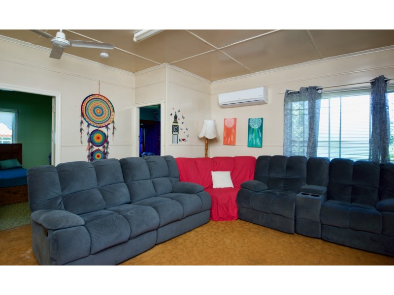 17 Cribb Street, Oakey QLD 4401