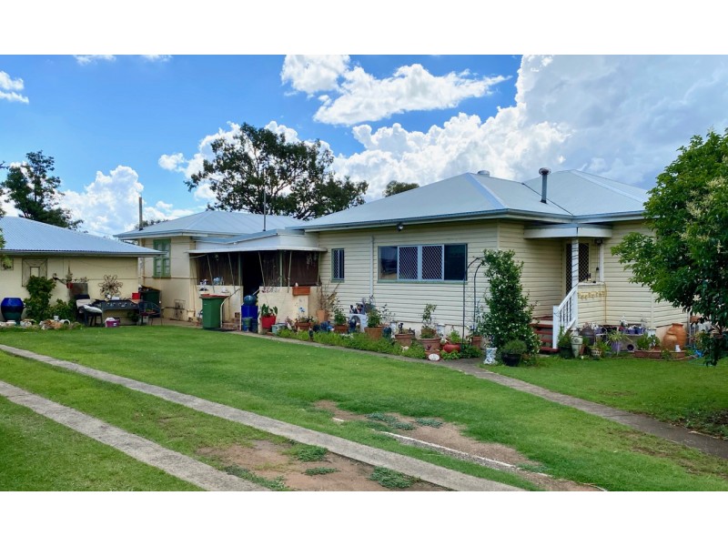 17 Cribb Street, Oakey QLD 4401