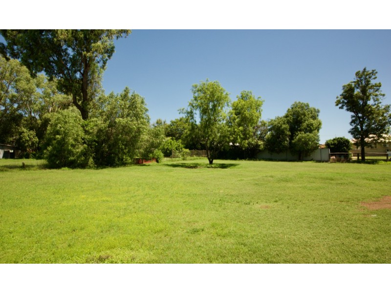 17 Cribb Street, Oakey QLD 4401