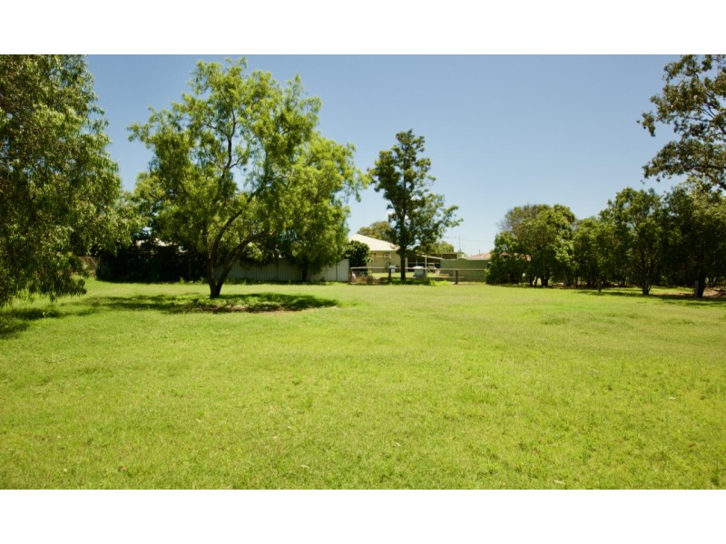 17 Cribb Street, Oakey QLD 4401