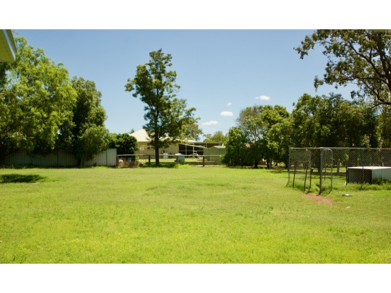 17 Cribb Street, Oakey QLD 4401