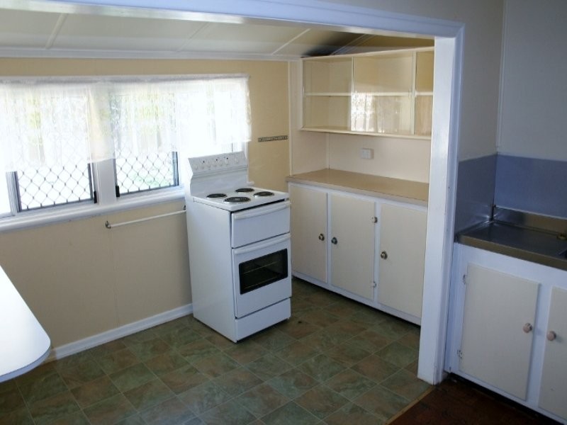 17 Cribb Street, Oakey QLD 4401