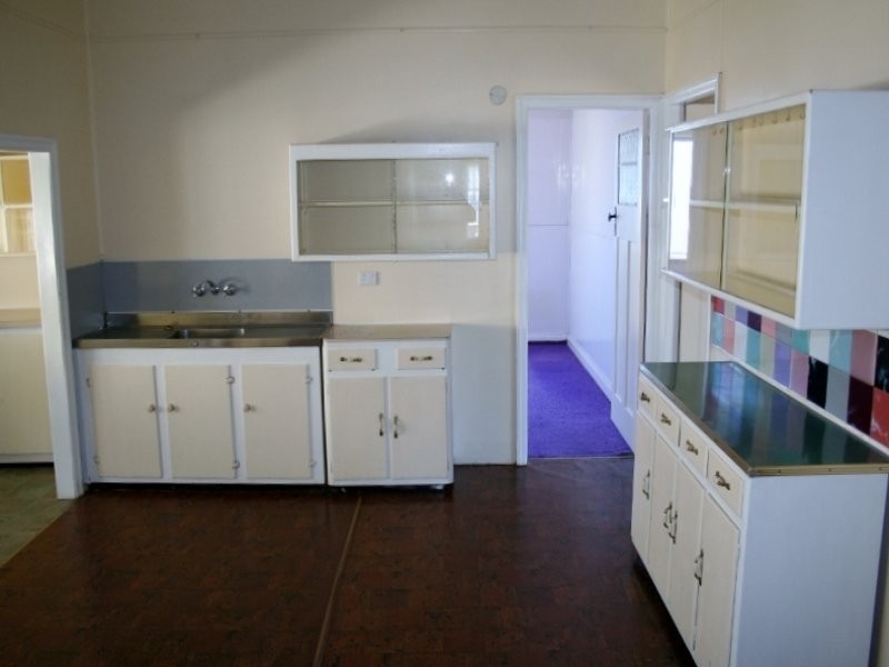 17 Cribb Street, Oakey QLD 4401