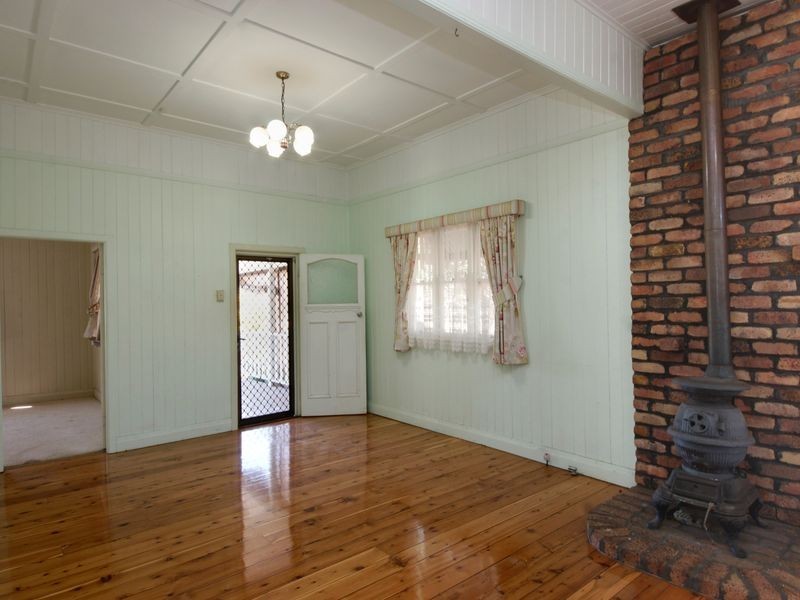 2 York Street, Oakey QLD 4401