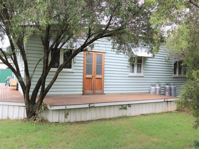 2 York Street, Oakey QLD 4401