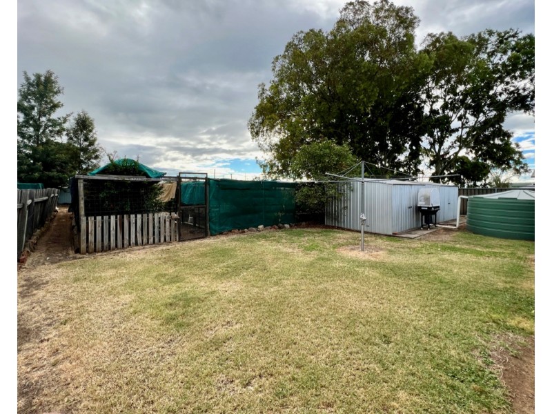 11 Wilkie Street, Oakey QLD 4401
