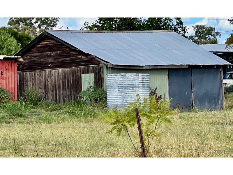 18 Earl Street, Jondaryan QLD 4403