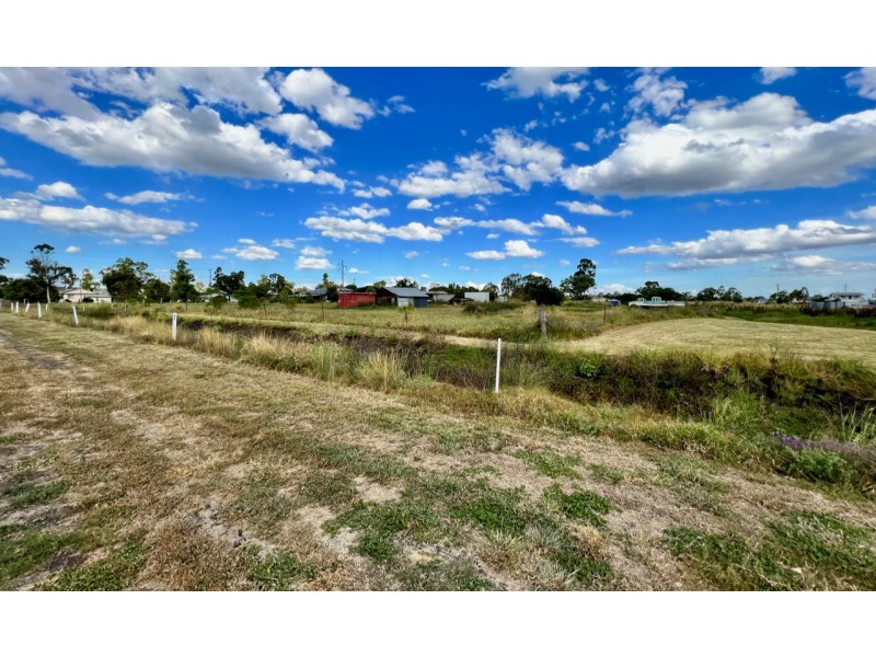 18 Earl Street, Jondaryan QLD 4403