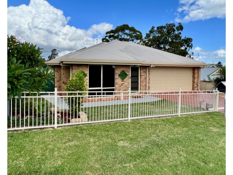 24 Nash Drive, Glenvale QLD 4350