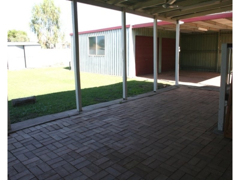 39 Donely Street, Oakey QLD 4401