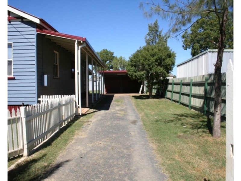 39 Donely Street, Oakey QLD 4401