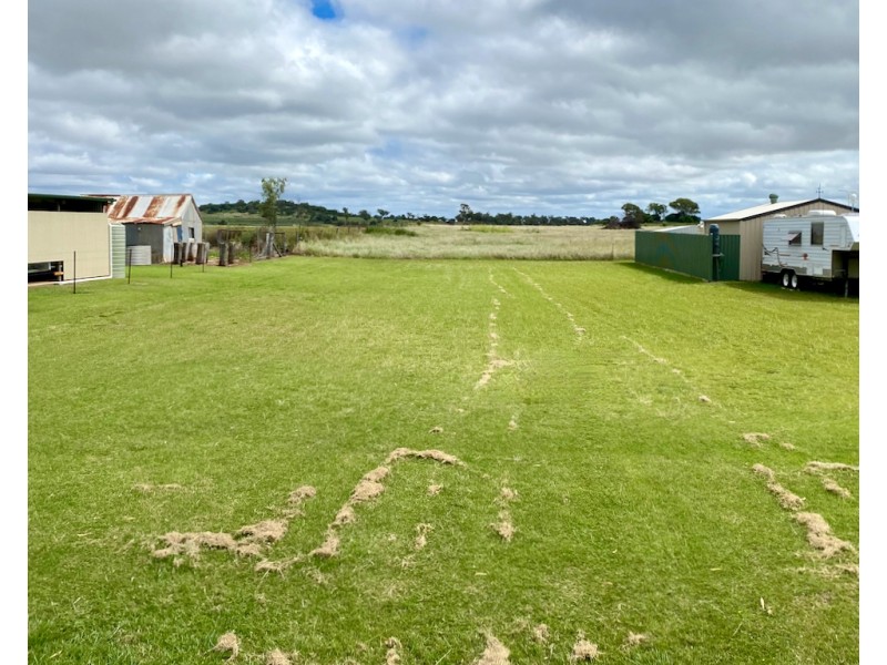 63 Oakey Cooyar Road, Kulpi QLD 4352