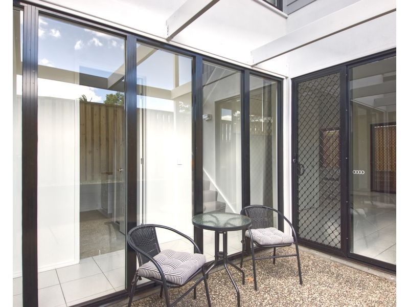 2/6 Monash Lane, Newtown QLD 4350