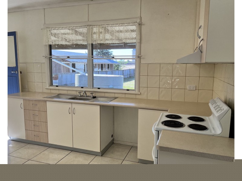 28 Davidson Street, Oakey QLD 4401