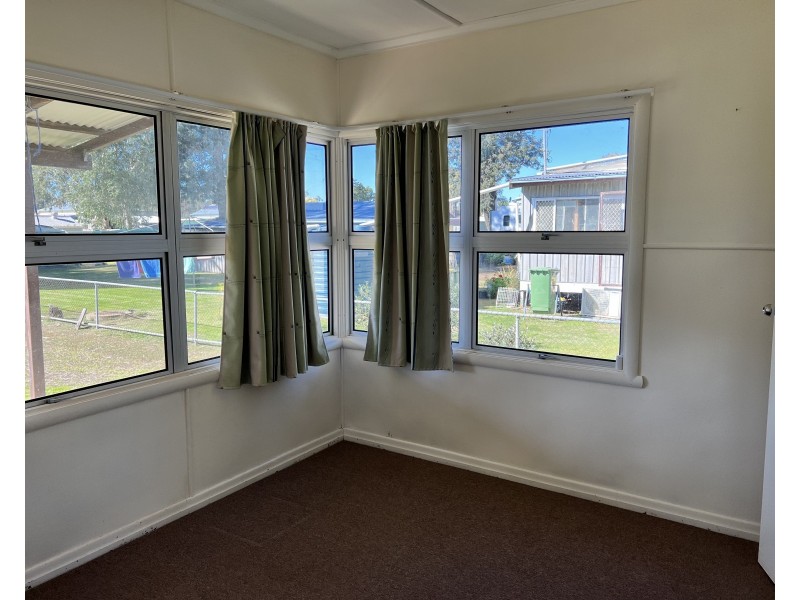 28 Davidson Street, Oakey QLD 4401