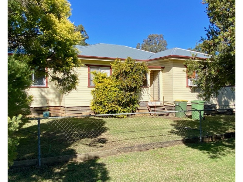 7 West Street, Oakey QLD 4401