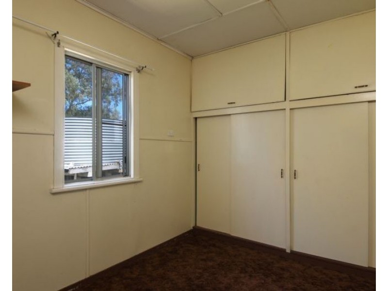 15 Cribb Street, Oakey QLD 4401