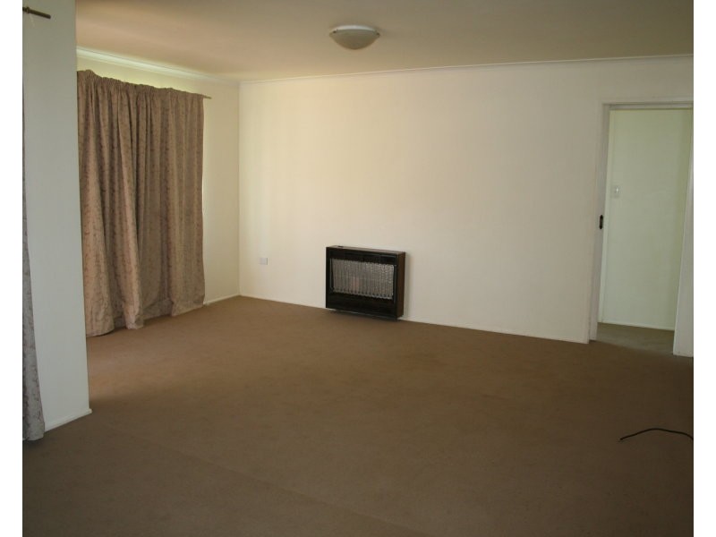 6 Werth Street, Oakey QLD 4401