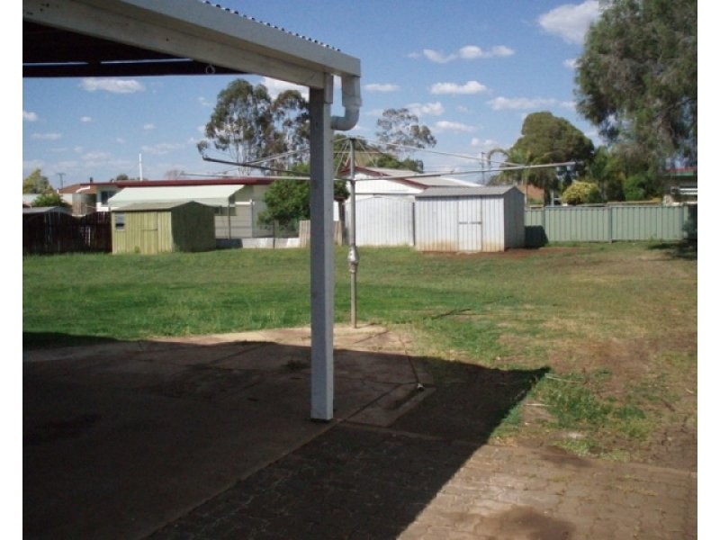6 Werth Street, Oakey QLD 4401