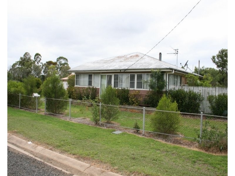 19 West Street, Oakey QLD 4401