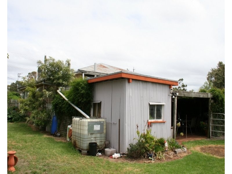 19 West Street, Oakey QLD 4401