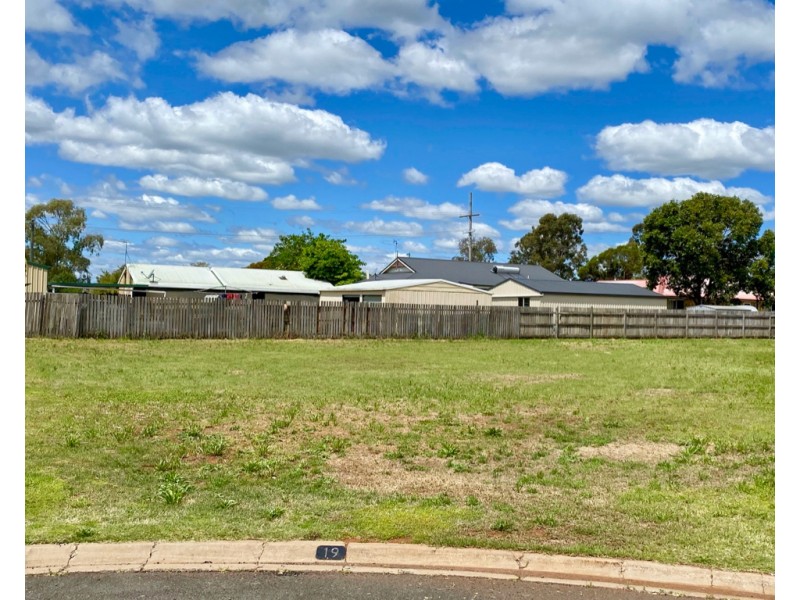 19 Lynne Court, Oakey QLD 4401