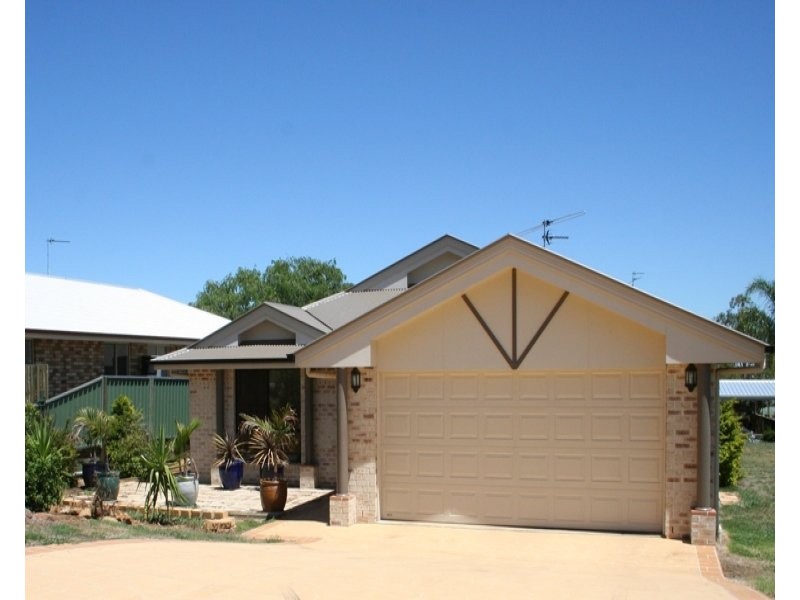 15 Aruma Drive, Oakey QLD 4401